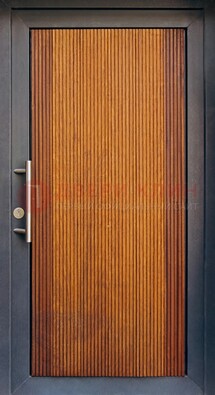 Коричневая входная дверь c МДФ панелью ЧД-03 в частный дом в Мурманске
