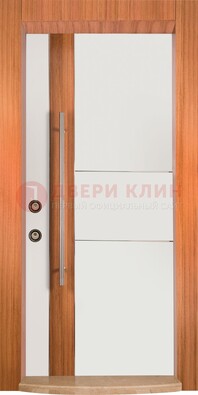 Белая входная дверь c МДФ панелью ЧД-09 в частный дом в Мурманске