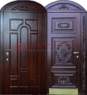 Стильная железная арочная дверь с декоративным элементом ДА-24 в Мурманске
