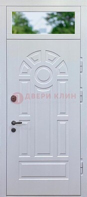 Белая входная дверь со стеклом и верхней фрамугой ДФГ-3 в Мурманске