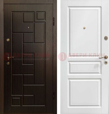Входная дверь Коричневая металлическая филенчатая с белой МДФ внутри ДМ-241 в Мурманске