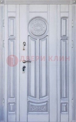 Белая двухстворчатая дверь с массивом дуба ДМД-72 в Мурманске