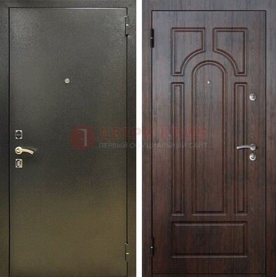 Железная темно-серая дверь с порошковым напылением и МДФ Тисненый орех ДП-275 в Мурманске