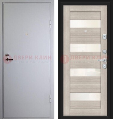 Белая железная дверь с порошковым напылением и стеклом ДП-308 в Мурманске