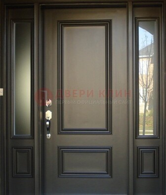 Парадная дверь с отделкой массив ДПР-65 в загородный дом в Мурманске