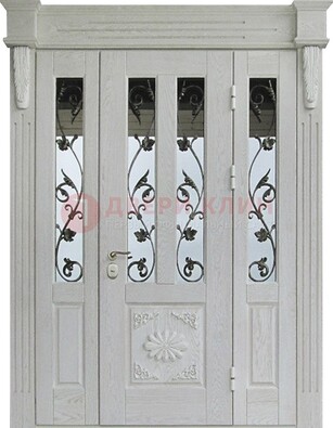Входная парадная дверь со стеклом и ковкой в белом цвете ДПР-93 в Мурманске