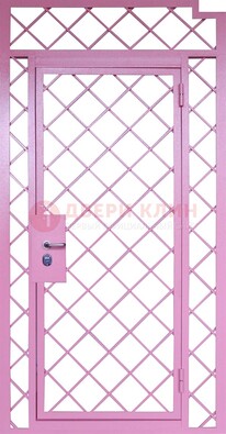 Розовая металлическая решетчатая дверь ДР-15 в Мурманске