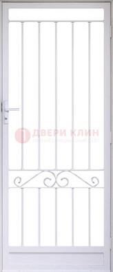 Белая стальная решетчатая дверь с волютами ДР-30 в Мурманске