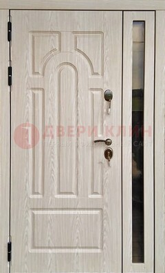 Белая металлическая дверь со стеклом ДС-68 в Мурманске