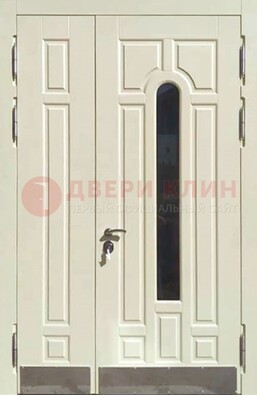 Белая двухстворчатая металлическая дверь со стеклом ДС-71 в Мурманске