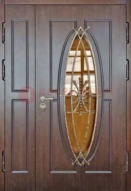 Полуторная металлическая дверь со стеклом и ковкой ДСК-108 в Мурманске