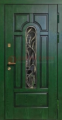 Зеленая железная дверь со стеклом и ковкой ДСК-111 в Мурманске