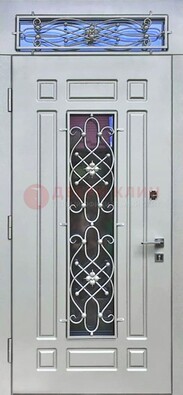 Белая железная дверь со стеклом и ковкой с верхней фрамугой ДСК-112 в Мурманске