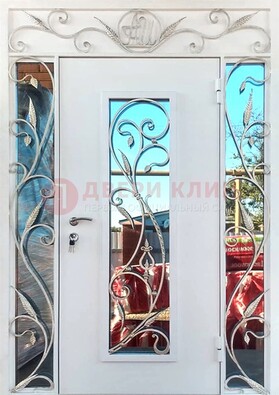 Белая входная дверь порошок со стеклом и ковкой ДСК-165 в Мурманске