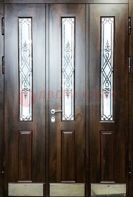 Входная дверь со стеклом и ковкой ДСК-72 в кирпичный дом в Сергиевом Посаде