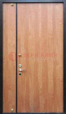Светлая тамбурная дверь ДТМ-29 в Мурманске
