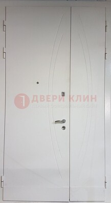 Белая тамбурная дверь ДТМ-31 в Мурманске
