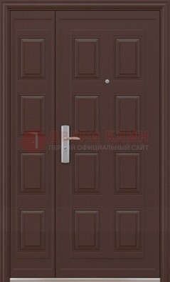 Коричневая железная тамбурная дверь ДТМ-37 в Мурманске