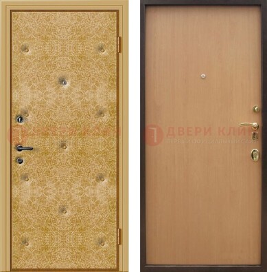 Светлая металлическая дверь с винилискожей ДВ-34 в Мурманске
