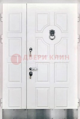 Белая входная дверь с виноритом ДВТ-246 в Мурманске