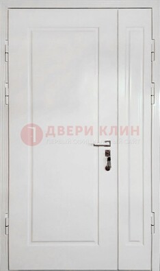 Полуторная металлическая дверь с МДФ в белом цвете ПЛ-24 в Мурманске