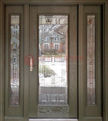 Коричневая стальная дверь с массивом дуба с витражом ВЖ-16 в Мурманске